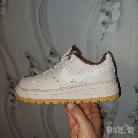 маратонки Nike Air Force 1 Luxe  номер 39  , снимка 13 - Маратонки - 48286959