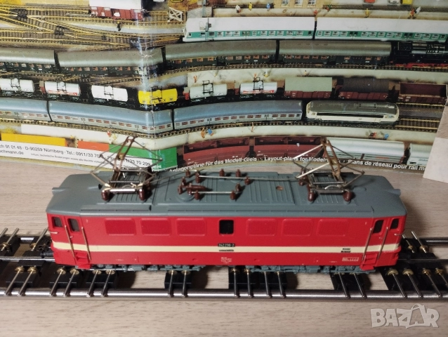 Електрически локомотив Piko BR242 HO 1/87, снимка 4 - Колекции - 52976324