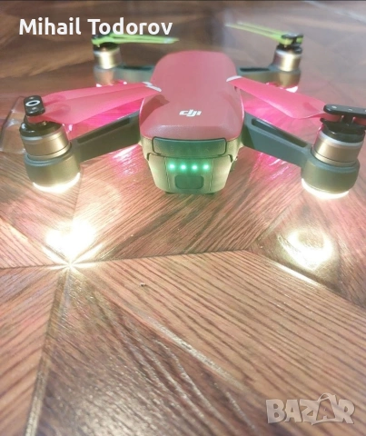 Дрон Dji Spark с дистанционно , снимка 2 - Дронове и аксесоари - 53643226
