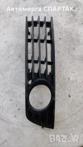 Долен капак на решетката на предната броня за фарове за мъгла за Audi A4 B6 8E0807681