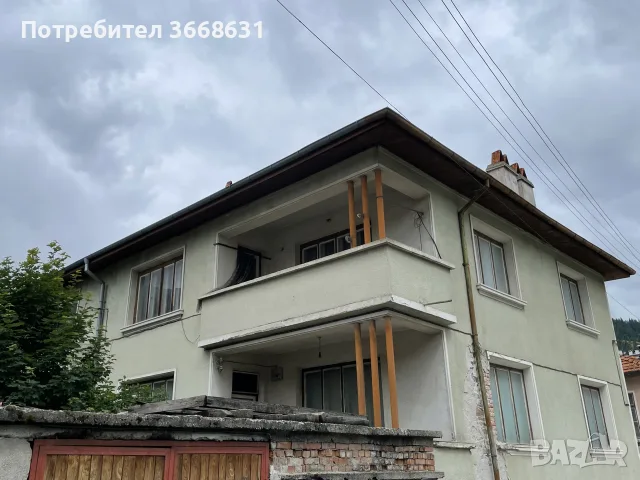 Къща в центъра на Чепеларе – 2 етажа, двор и 2 гаража