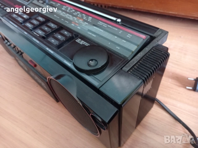 Радиокасетофон HITACHI TRK-3D2E.За ремонт или донор, снимка 8 - Радиокасетофони, транзистори - 53395422