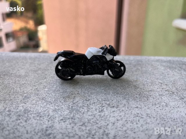 Стар,метален