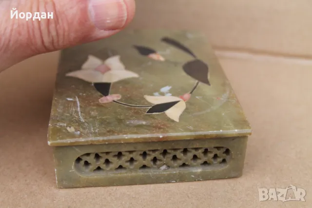 Стара Китайска кутия-камък и седеф, снимка 3 - Антикварни и старинни предмети - 49849172