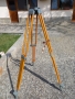 Дървена тринога за теодолит, снимка 1 - Други инструменти - 36093432