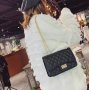 Капитонирана модна чанта с дълга дръжка в златист цвят, снимка 1