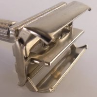 Самобръсначка GILLETTE SAFETY RAZOR Made IN ENGLAND От-60 години По Случай Коронясването на Кралица , снимка 8 - Антикварни и старинни предмети - 41659929