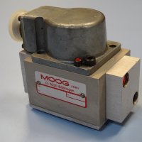 Сервоклапан MOOG DO77-142 servo valves, снимка 2 - Резервни части за машини - 41729017