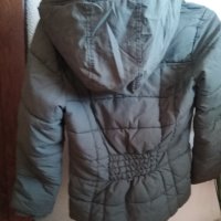 Късо зимно яке с качулка , снимка 1 - Детски якета и елеци - 42012329