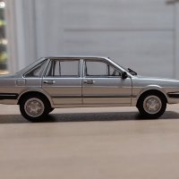 Volkswagen Santana LX 1982 - мащаб 1:43 на DeAgostini моделът е нов в PVC дисплей-кейс, снимка 5 - Колекции - 44497091