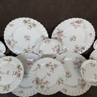 12 броя (4 тройни сета) Френски романтични чинии на Haviland Limoges , снимка 1 - Чинии - 36041074