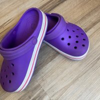 Оригинални тъмно лилави чехли Crocs ! 32-33 н, снимка 9 - Детски сандали и чехли - 42050332