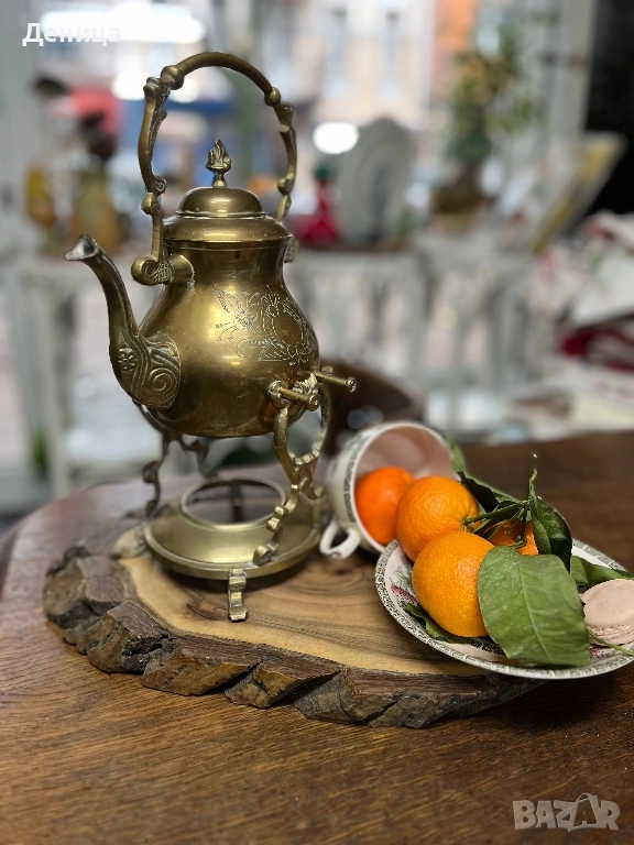 Жесток комплект от месингов чайник и елегантна орнаментирана стойка♥️ йник. , снимка 1
