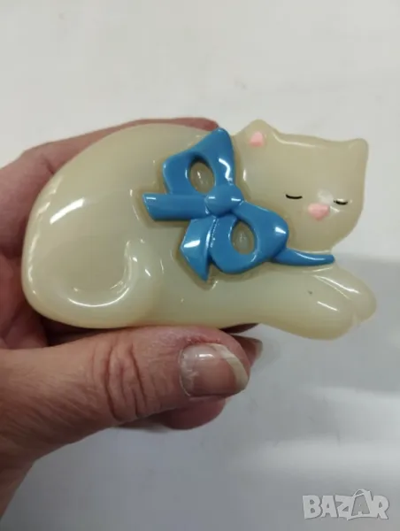 Нощна лампа с котенце  към контакт - лека и топла светлина и не дразни очите както светодиодните., снимка 1