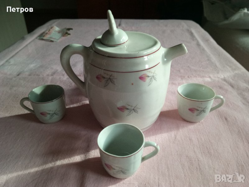 Продавам старинен,порцеланов сервиз за греена ракия., снимка 1