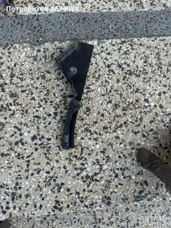 Декоративна пластмаса под преден капак на Ауди Audi A8 D4 H4 само за 20лв. 4h0971871, снимка 1