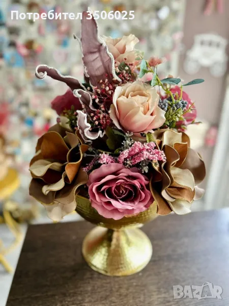 Продавам аранжировка с изкуствени цветя , снимка 1