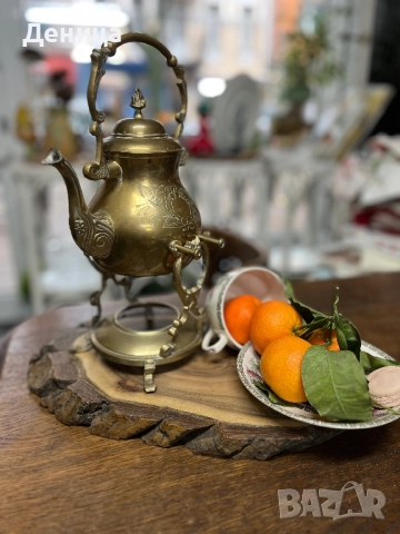 Жесток комплект от месингов чайник и елегантна орнаментирана стойка♥️ йник. 