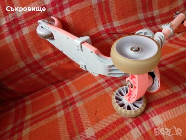 Триколесна детска тротинетка с LED светлини Scooter Makani, снимка 10 - Скутери и тротинетки - 53700746