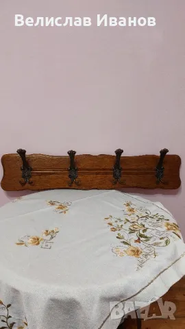 Закачалка за стена от масивно дърво в перфектно състоание.