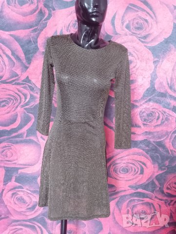 Златиста къса разкроена рокля с лъскав ефект М