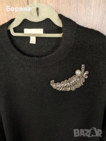H&M нов черен пуловер с брошка, снимка 6 - Блузи с дълъг ръкав и пуловери - 40567352
