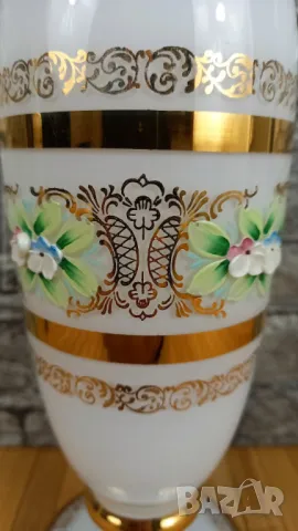 Две стъклени бели вази - Бохемия, снимка 4 - Вази - 49652804