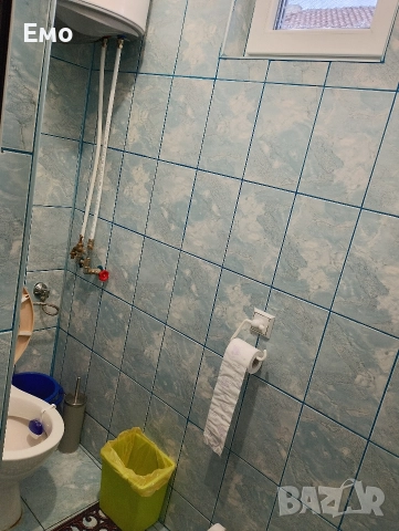 Собственик продава изгодно голям имот с ток и вода: 3 солидни къщи, 2 гаража, 4 мазета общо!, снимка 12 - Къщи - 52899773