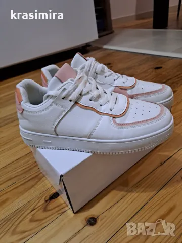 Бели кецове-номер 40