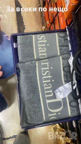 Christian Dior Луксозни Хавлии - 2бр. в кутия - Налични Различни Цветове Код E613, снимка 2 - Хавлиени кърпи - 50957776