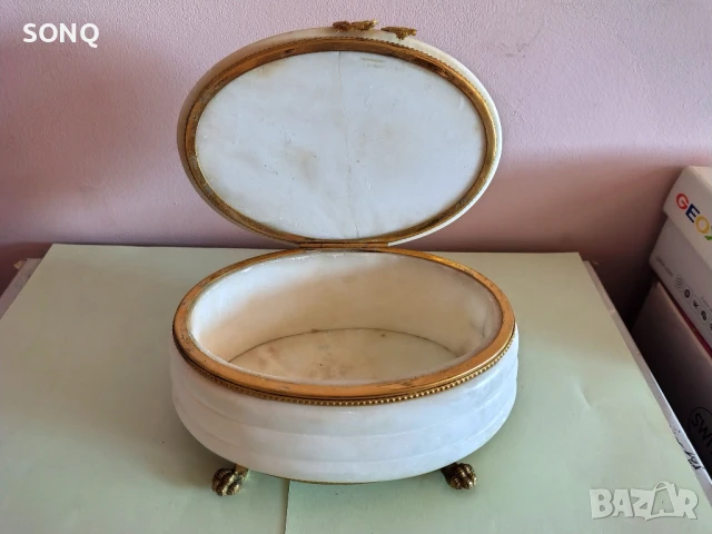 Невероятно Красива Кутия За Бижута От алабастър Със Позлата, снимка 3 - Антикварни и старинни предмети - 51156200