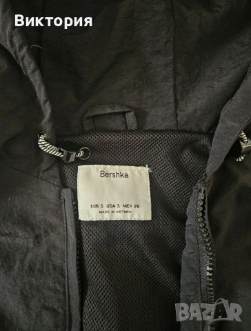 Тънко късо яке Bershka, снимка 3 - Якета - 53351880