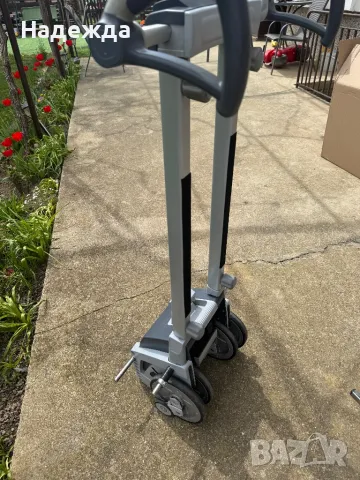 Уред за качване по стълби