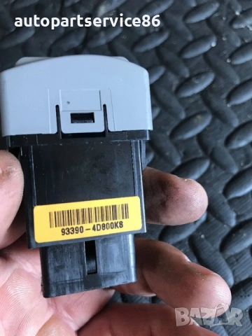 Бутон за контрол на отворена врата за KIA Carnival 2.9 CRDi (2008) 93390-4D800, снимка 2 - Части - 53190059