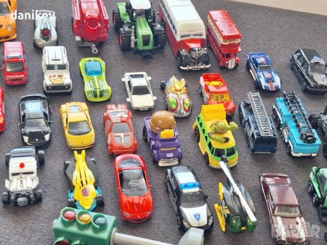 Огромна колекция от колички + бонус 3 изтрелвачки, снимка 10 - Коли, камиони, мотори, писти - 52621905