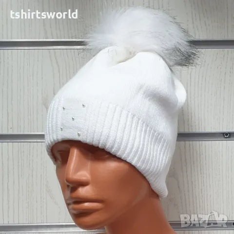 Нова зимна дамска шапка с камъчета с пух/помпон в бял цвят