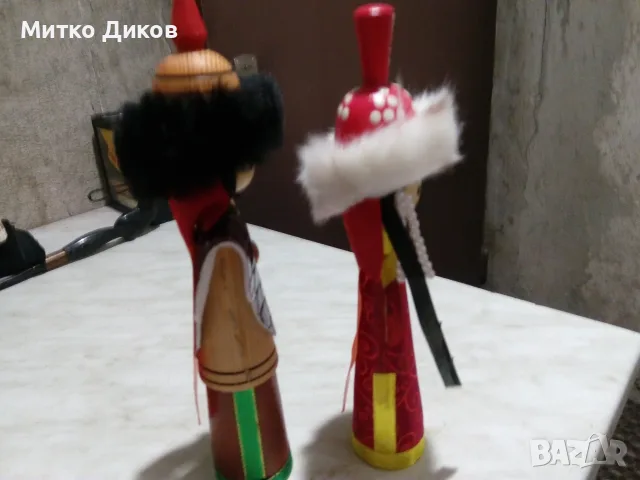 Дървени фигурки комлект с носии нови н традиционни Н 22см и 21см, снимка 2 - Декорация за дома - 55954390