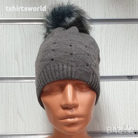 Нова зимна дамска шапка с камъчета отпред и с пух/помпон в кафяв цвят