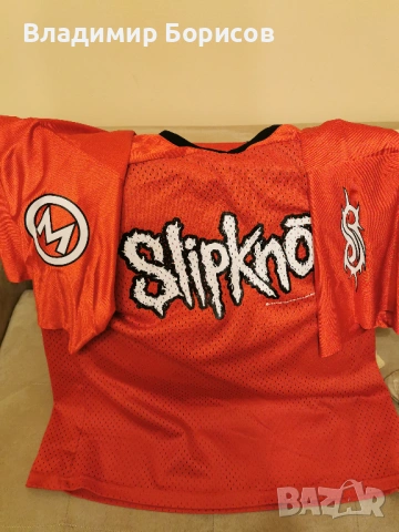 Продавам две тениски и зимна шапка на Slipknot, снимка 4 - Тениски - 53349734