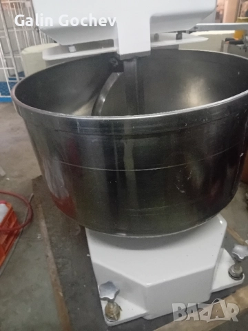 немска тестобъркачка 120 литра 75 кг брашно, снимка 3 - Други машини и части - 51803288