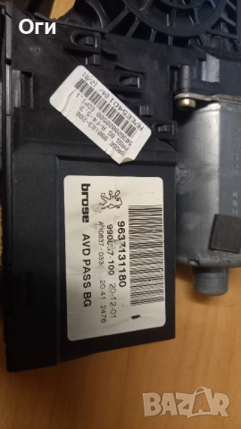 Моторче за сваляне на стъклото от Пежо 307 предна дясна врата 9637131180, снимка 3 - Части - 52379919