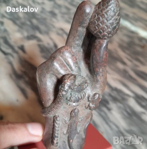 Продавам статуетка ръка с шишарка и животни, снимка 6 - Статуетки - 41346907