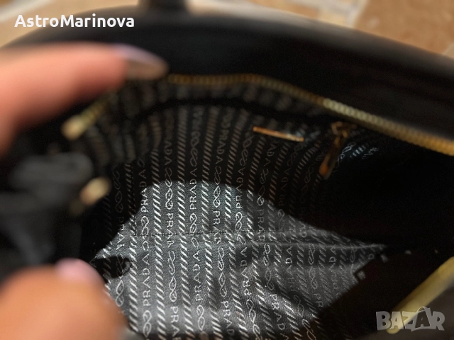 Елегантна дамска чанта тип Prada – черна, със златни елементи + дълга дръжка, снимка 4 - Чанти - 52566411