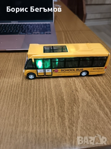 Училищен автобус 1:32 модел, снимка 3 - Колекции - 52138815