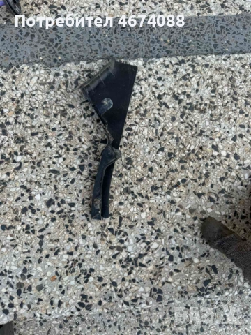 Декоративна пластмаса под преден капак на Ауди Audi A8 D4 H4 само за 20лв. 4h0971871