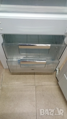 Хладилник с фризер AEG за рграждане, снимка 6 - Хладилници - 52508456