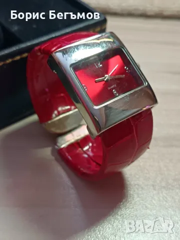 Дамски часовник-гривна, снимка 3 - Дамски - 49189118