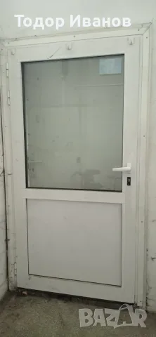 Продавам алуминиева врата с остъкление