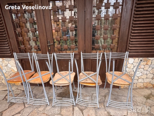 10 стола метални с дървена седалка