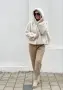 Пухкаво палто в бежов цвят с качулка oversize, снимка 3